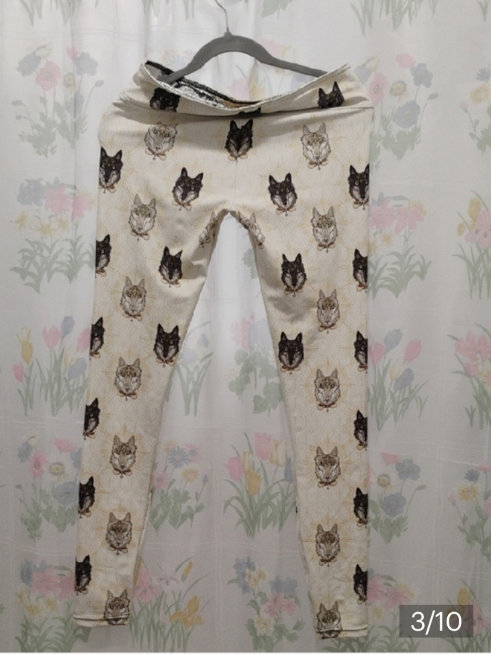 THRU Style & Story Wolf Face Print Cream Leggings Size M